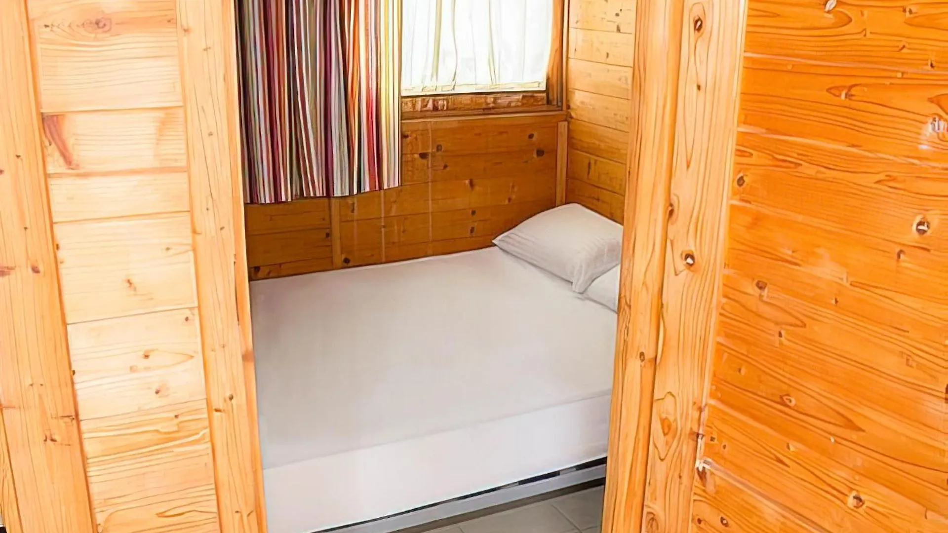 Arc de Bará Camping&Bungalows Roda de Berà  Camping