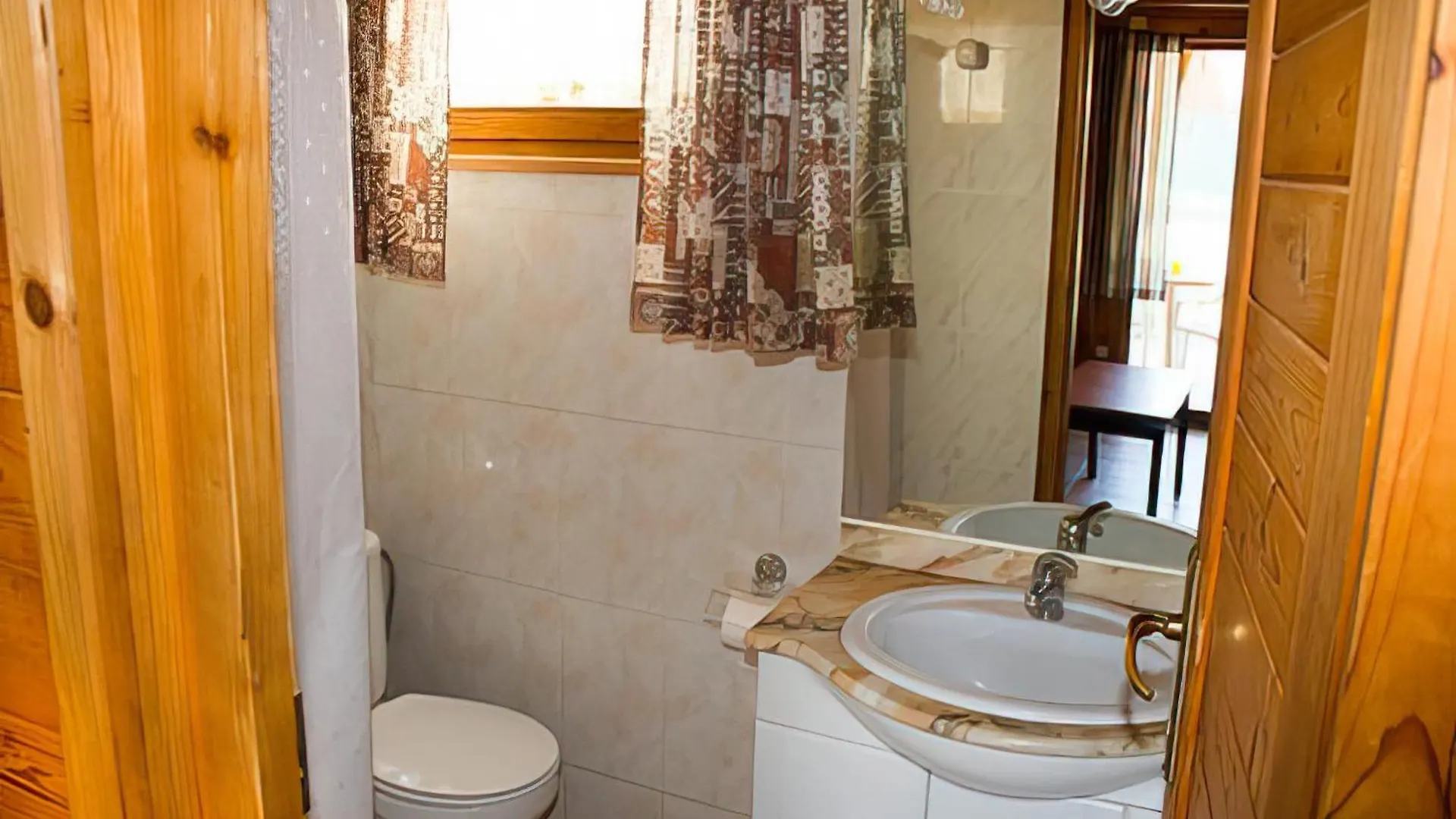 Arc De Bara Camping & Bungalows Roda de Bará